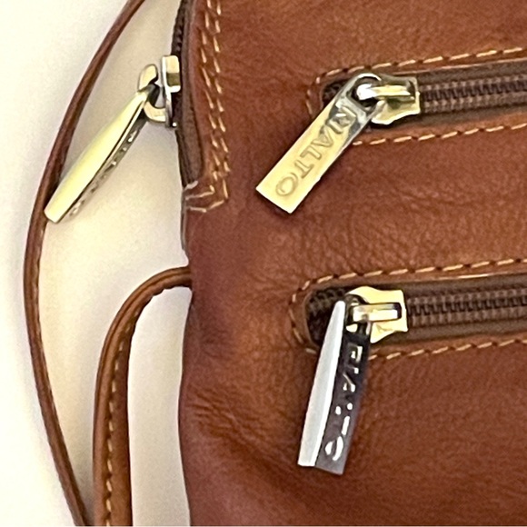 Rialto Tan Leather Crossbody Bag Very Nice Soft Leather Zip Pockets Fully Lined - Picture 3 of 13